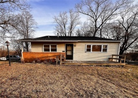 1505 Shelley Drive, Vandalia, Illinois 62471, 4 Bedrooms Bedrooms, 11 Rooms Rooms,2 BathroomsBathrooms,Residential,For Sale,Shelley,MAR25015957